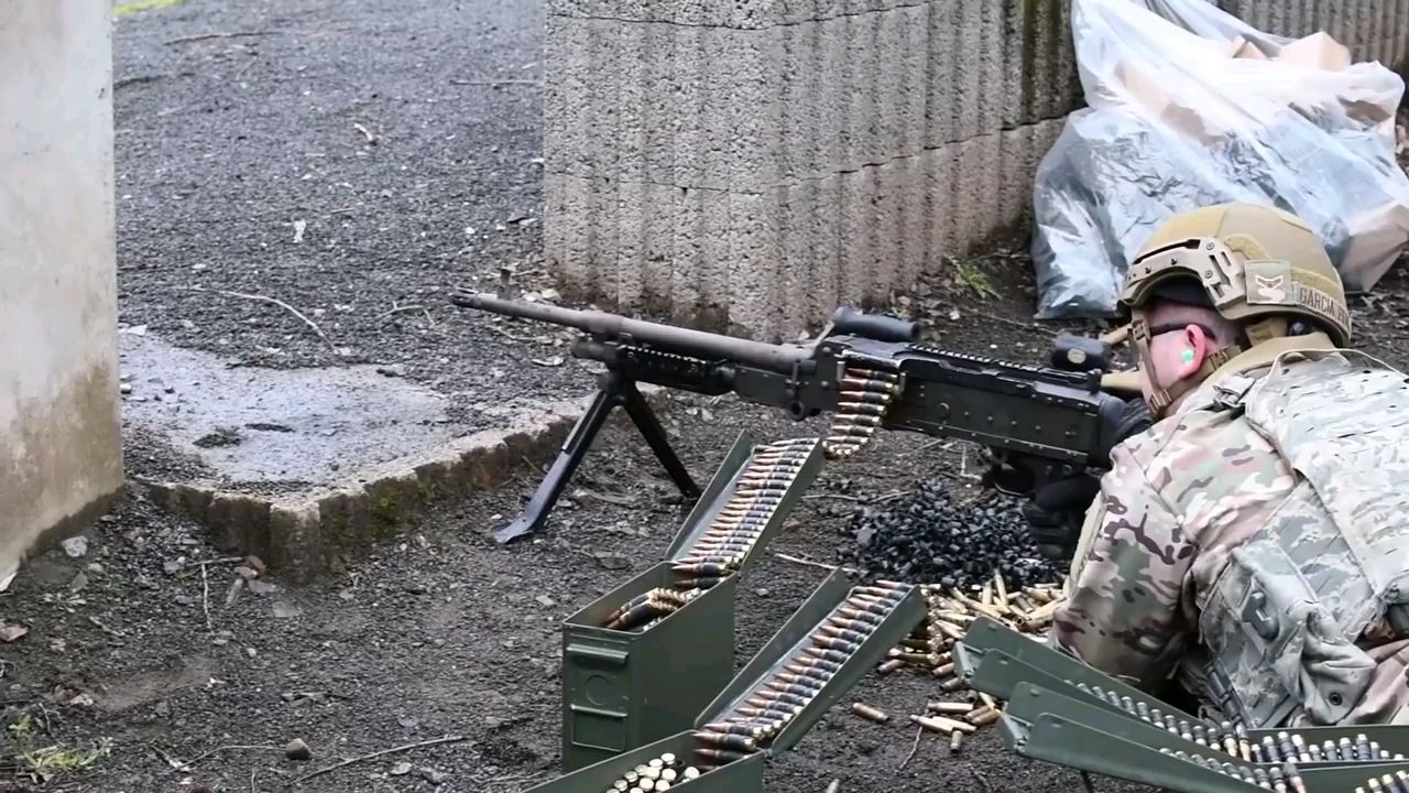 美国空军科幻(Security Forces)的M240B重机枪和M249轻机枪,以及M203榴